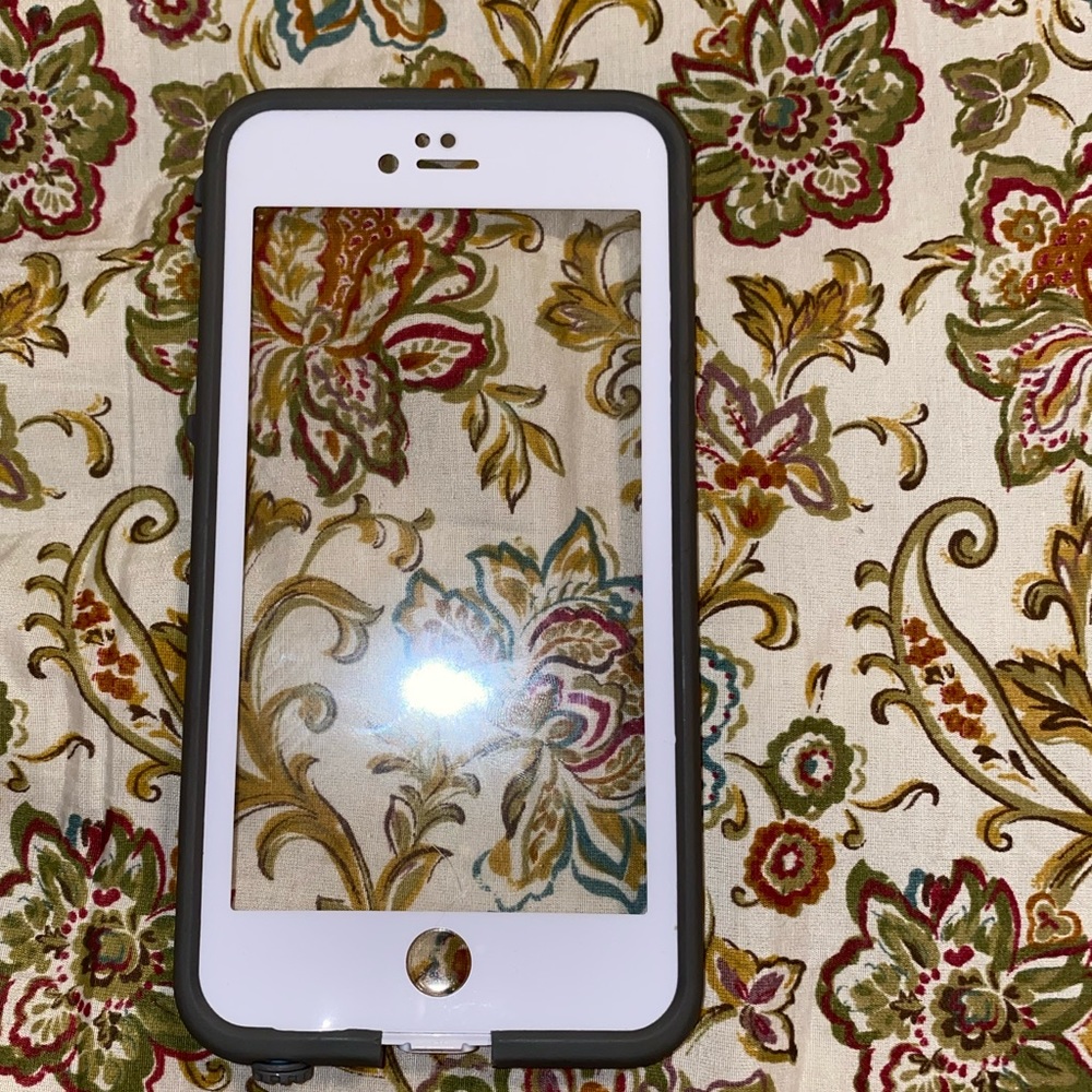iPhone 6s Plus Lifeproof Case